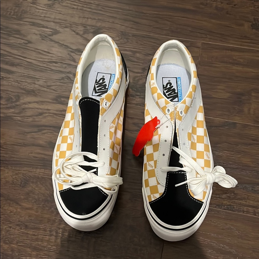Vans Black and Yellow Sneakers Low-Top Style - Picture 2 of 5